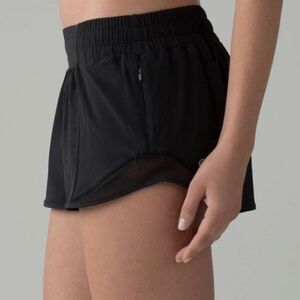 Lululemon Hotty Hot Low-Rise Lined Short 2.5"